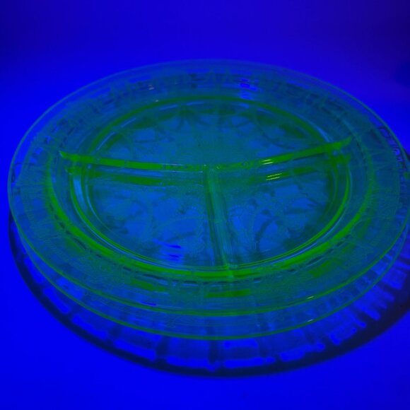 Anchor Hocking Cameo Uranium Green Divided Grill Plate 10 1/2 Inch Depression Gl - Picture 2 of 6